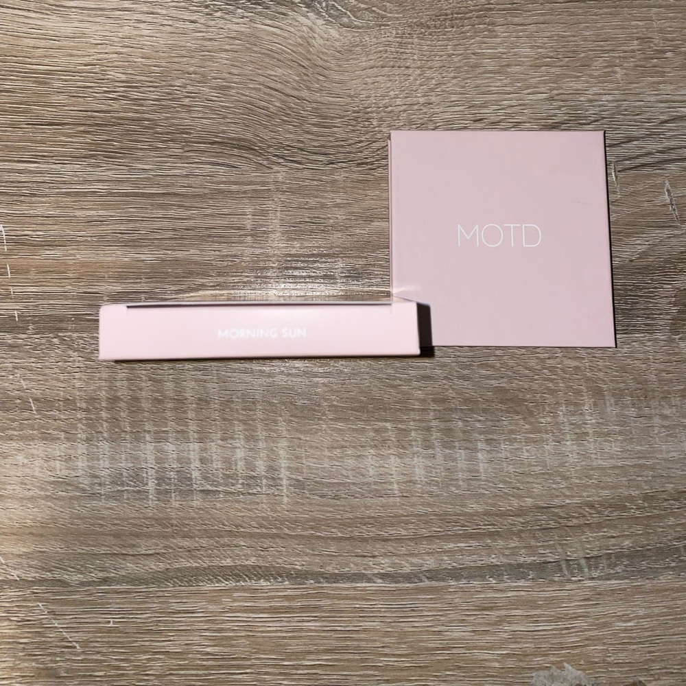 MOTD Cosmetics: Highlighting Powder - Picture 4 of 4
